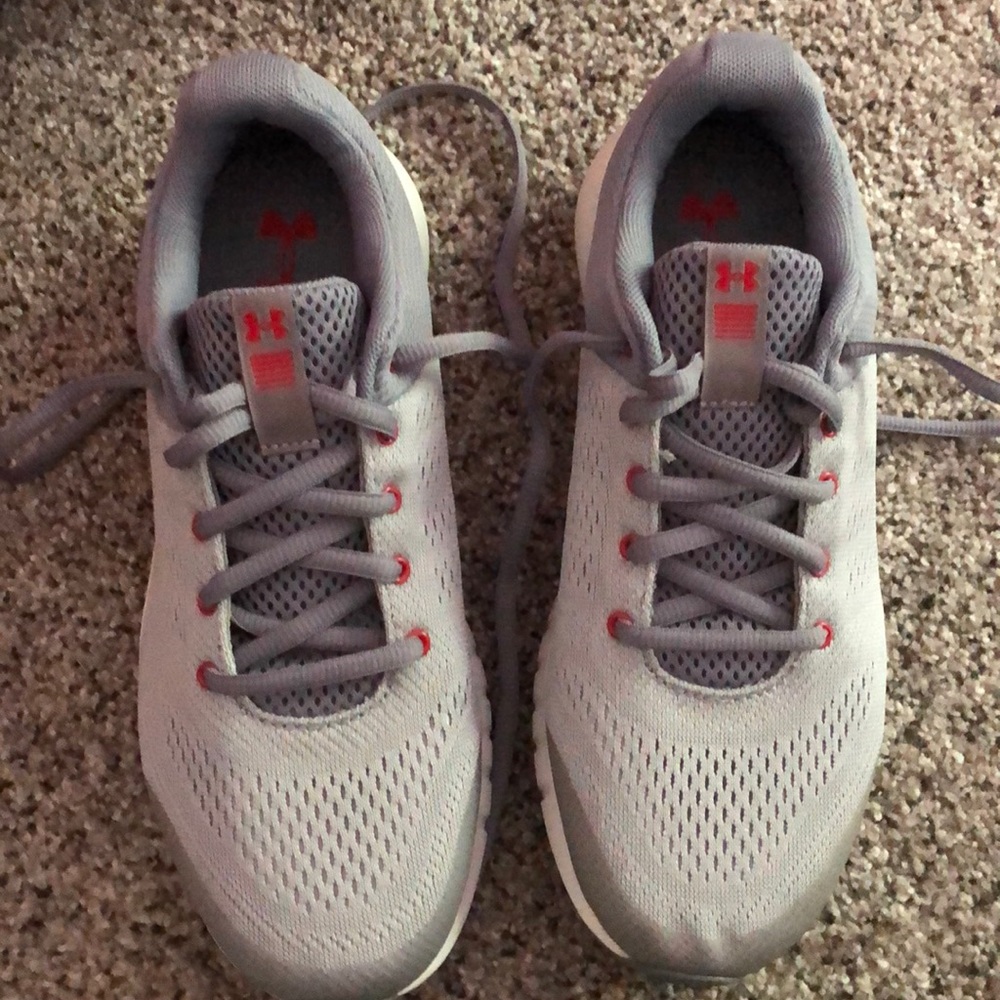 Boys NWOT under armour sneakers